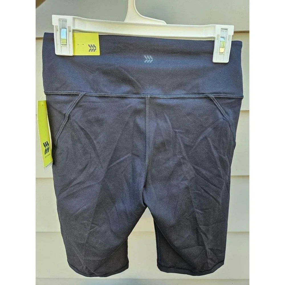 Medium Capri All In Motion Women NWT‎